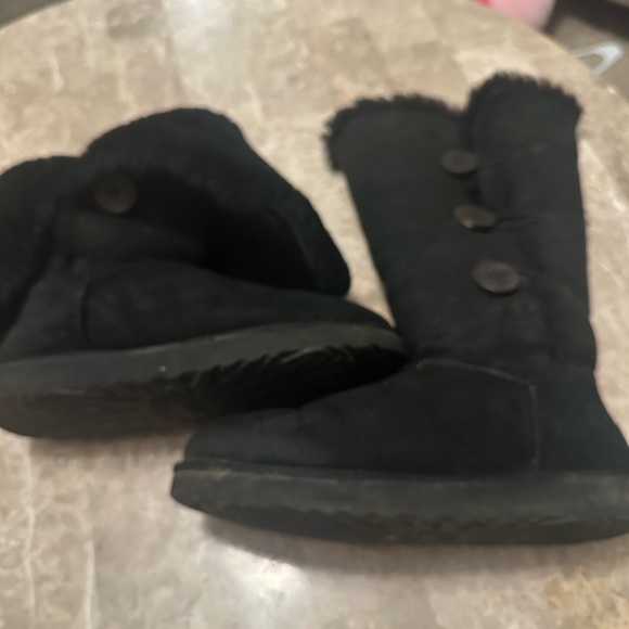 UGG Women's Bailey Button
Triplet I| - Picture 9 of 11